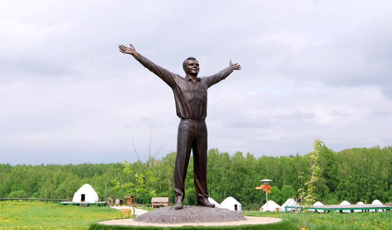 Памятник Юрию Гагарину — 