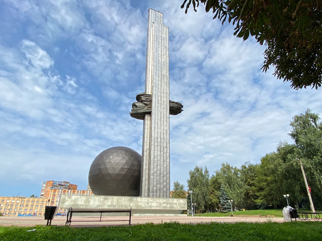 Памятник 600-летию Калуги — 