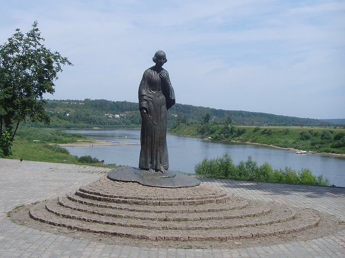 Памятник Марине Цветаевой в Тарусе — 
